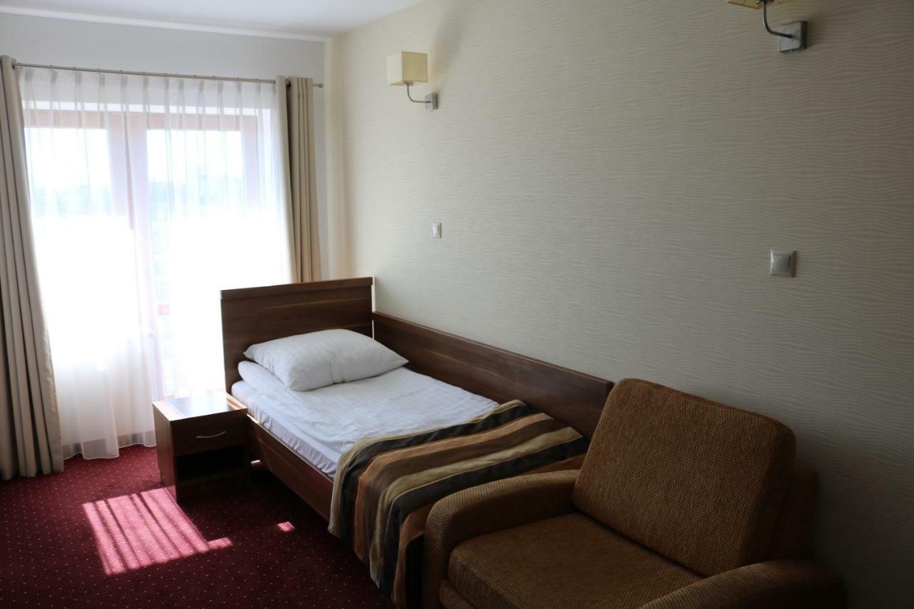 Hotel Dyminy Kielce Eksteriør bilde