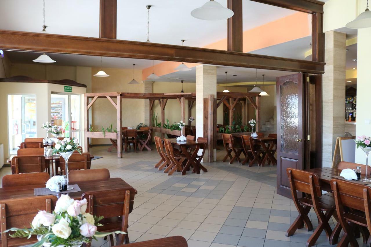 Hotel Dyminy Kielce Eksteriør bilde