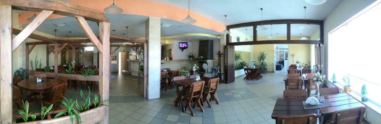 Hotel Dyminy Kielce Eksteriør bilde