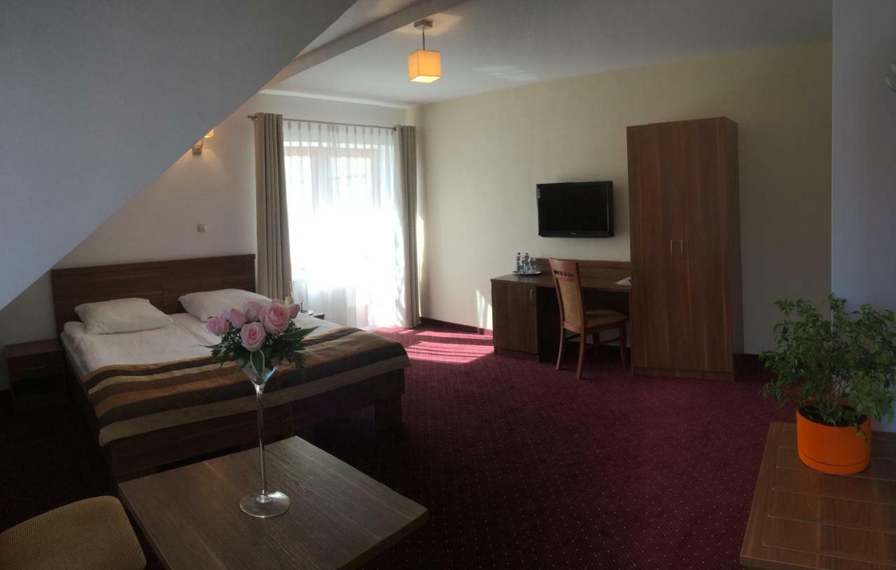 Hotel Dyminy Kielce Eksteriør bilde