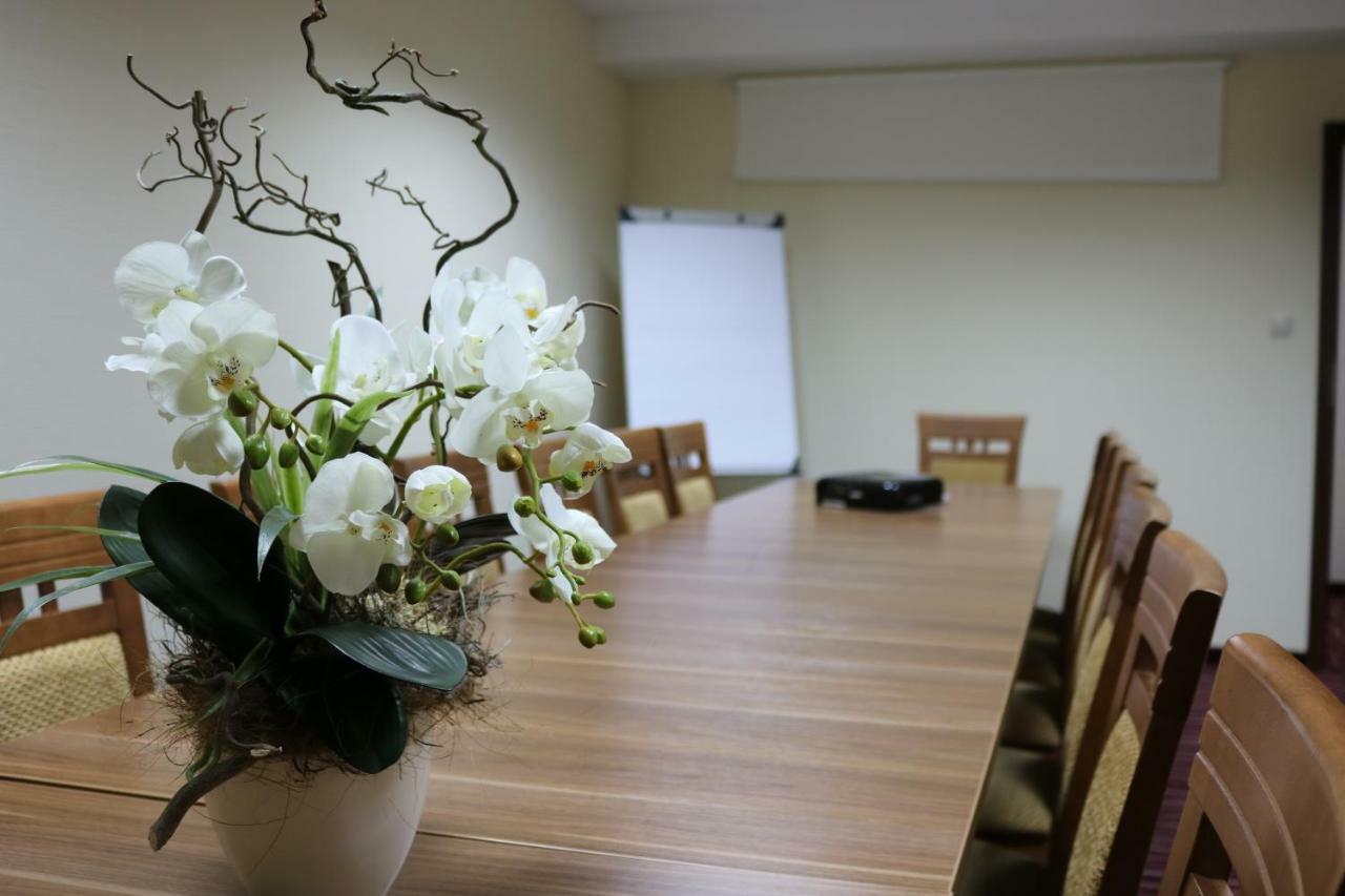 Hotel Dyminy Kielce Eksteriør bilde