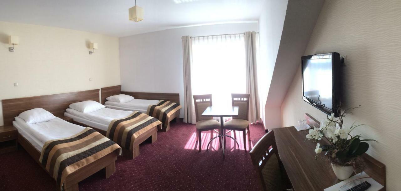 Hotel Dyminy Kielce Eksteriør bilde