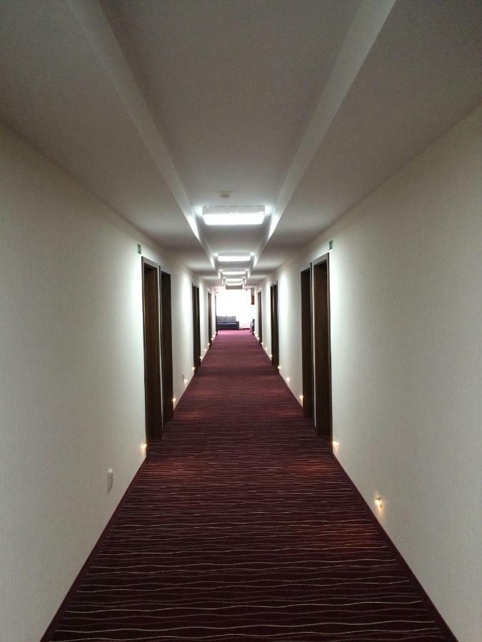Hotel Dyminy Kielce Eksteriør bilde