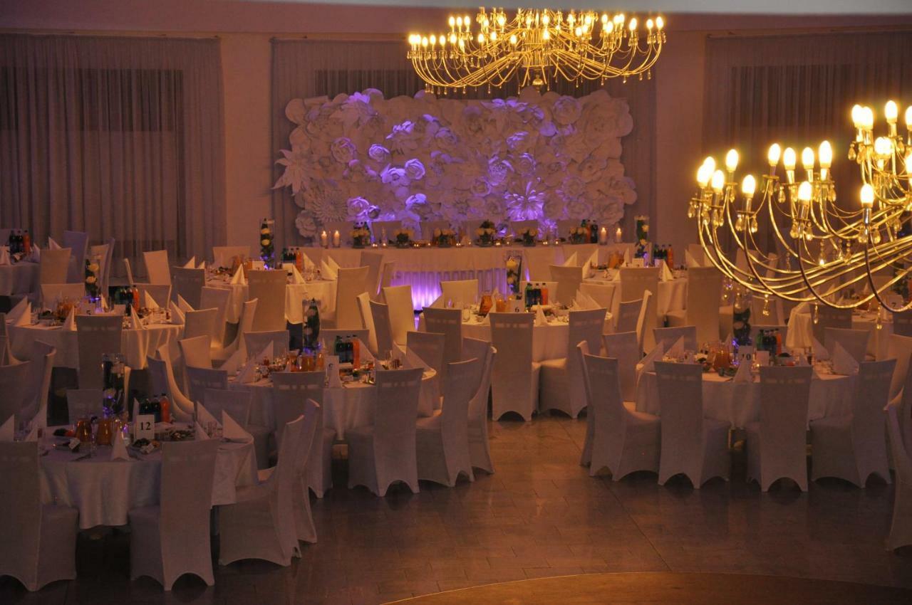 Hotel Dyminy Kielce Eksteriør bilde