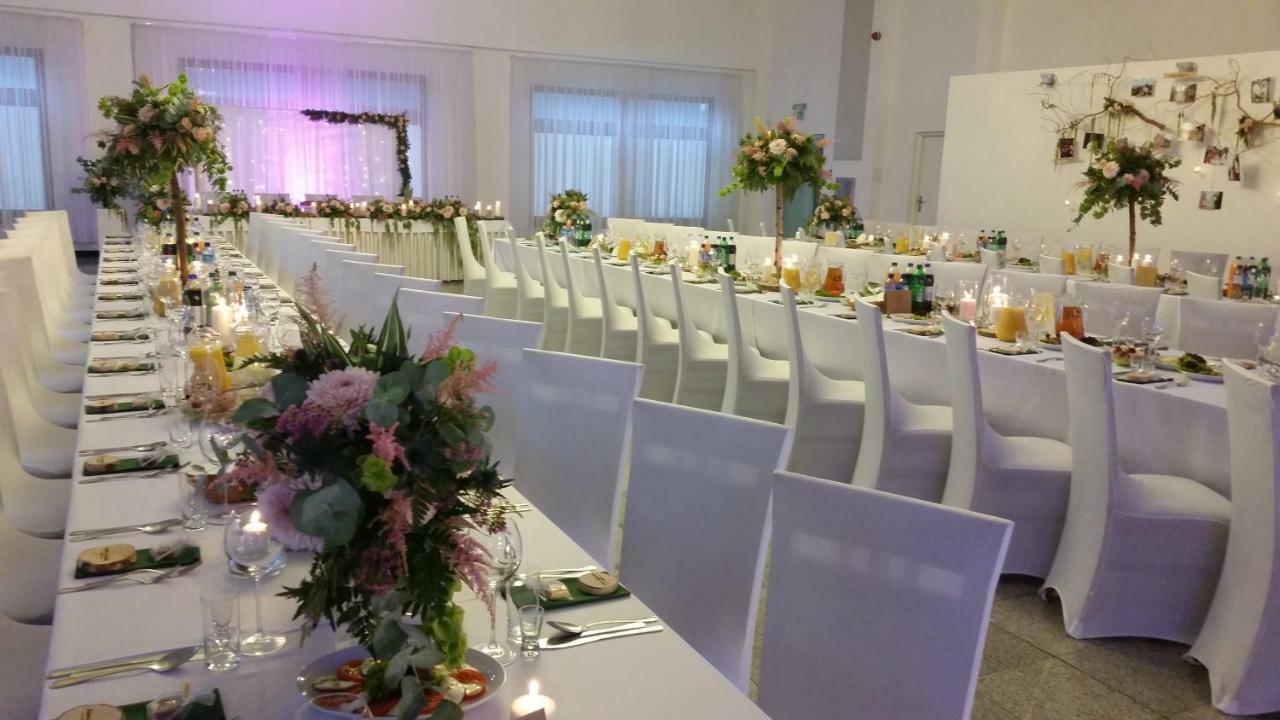 Hotel Dyminy Kielce Eksteriør bilde
