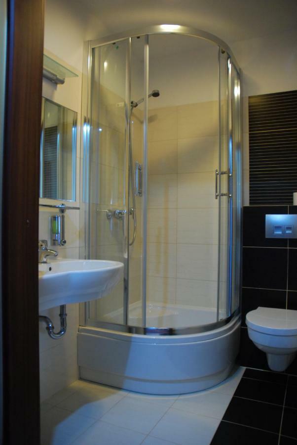 Hotel Dyminy Kielce Eksteriør bilde