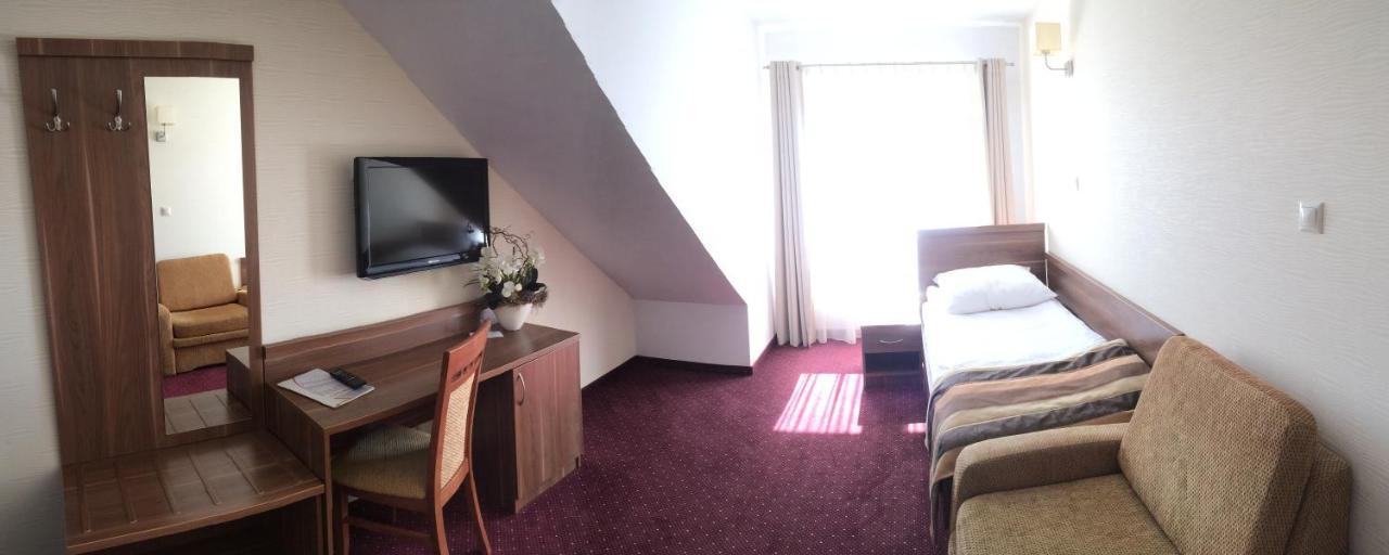 Hotel Dyminy Kielce Eksteriør bilde